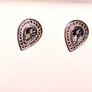 Pear shape real diamond earring. perfect gift!